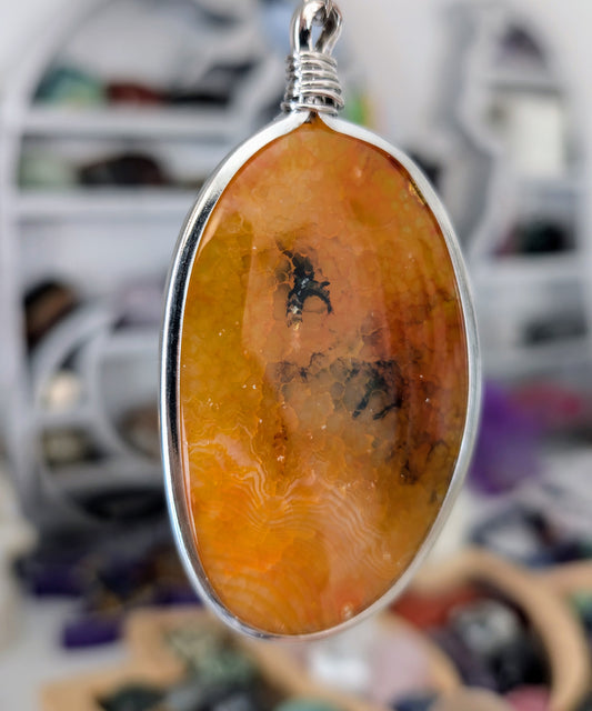 Collier fait main en ambre baltique naturel, pierre de couleur miel montée sur chaîne en acier inoxydable hypoallergénique, bijou artisanal pour femme, style bohème et lithothérapie