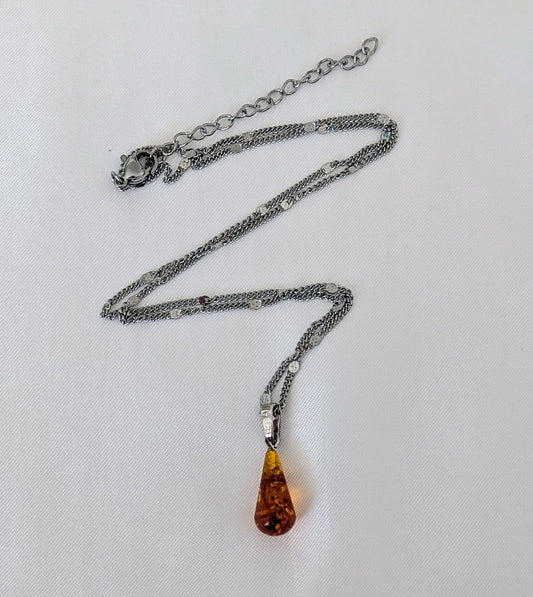 Collier fait main en ambre baltique naturel, pierre de couleur miel montée sur chaîne en acier inoxydable hypoallergénique, bijou artisanal pour femme, style bohème et lithothérapie