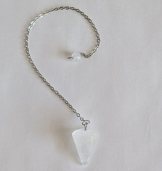 Pendule en pierre naturelle cristal de roche, fait main, idéal pour la radiesthésie, les pratiques spirituelles et la divination, outil énergétique raffiné.