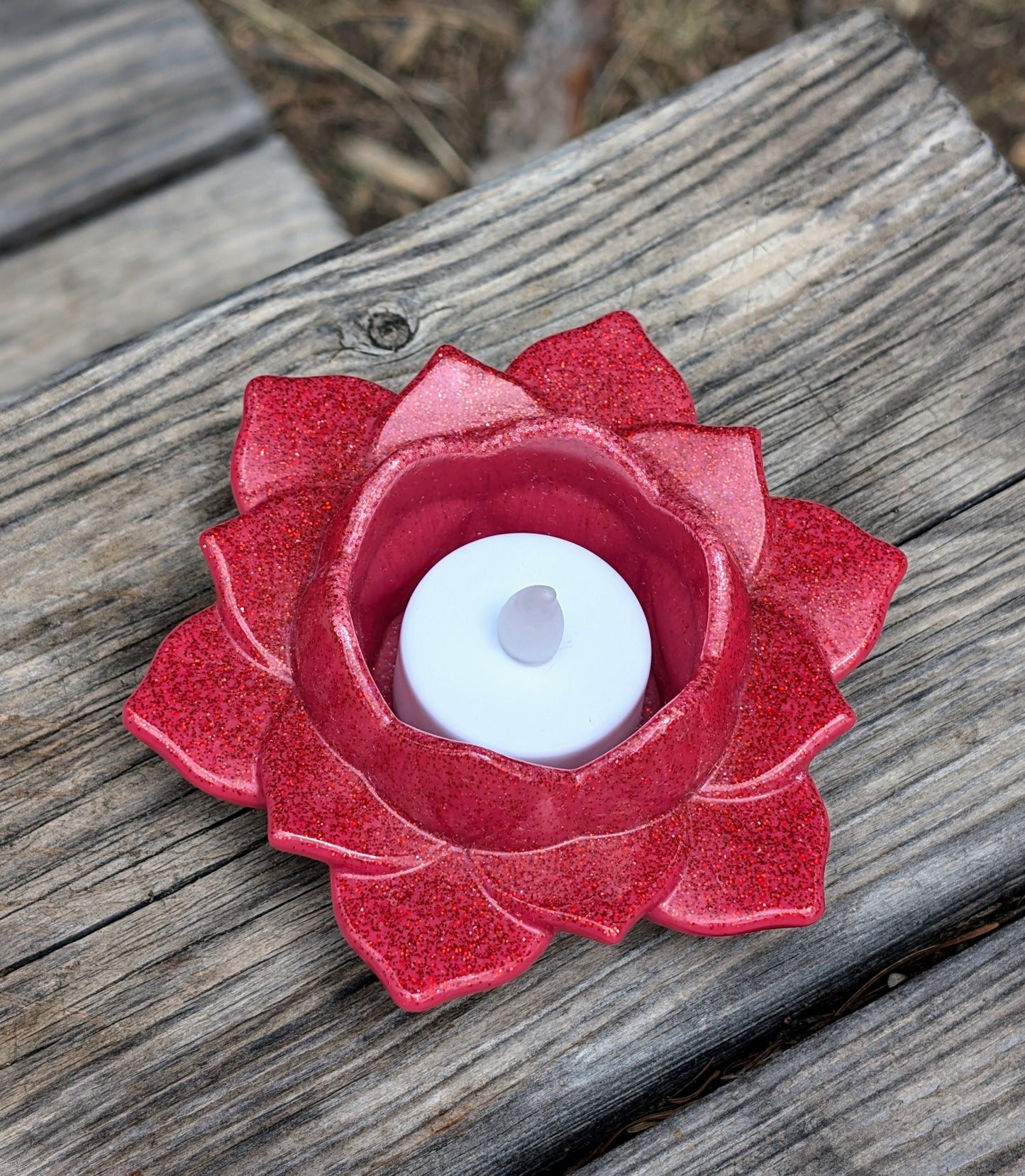 Bougeoir en résine en forme de lotus, fait main, décoration zen et spirituelle, idéal pour bougies chauffe-plat, ambiance apaisante.