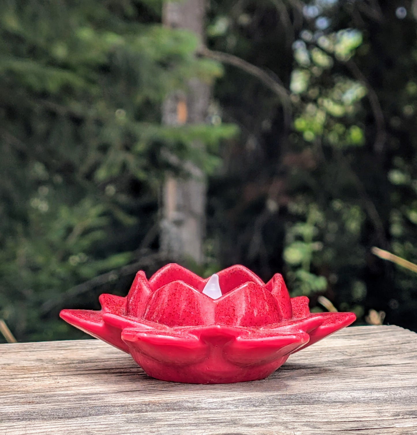 Bougeoir en résine en forme de lotus, fait main, décoration zen et spirituelle, idéal pour bougies chauffe-plat, ambiance apaisante.
