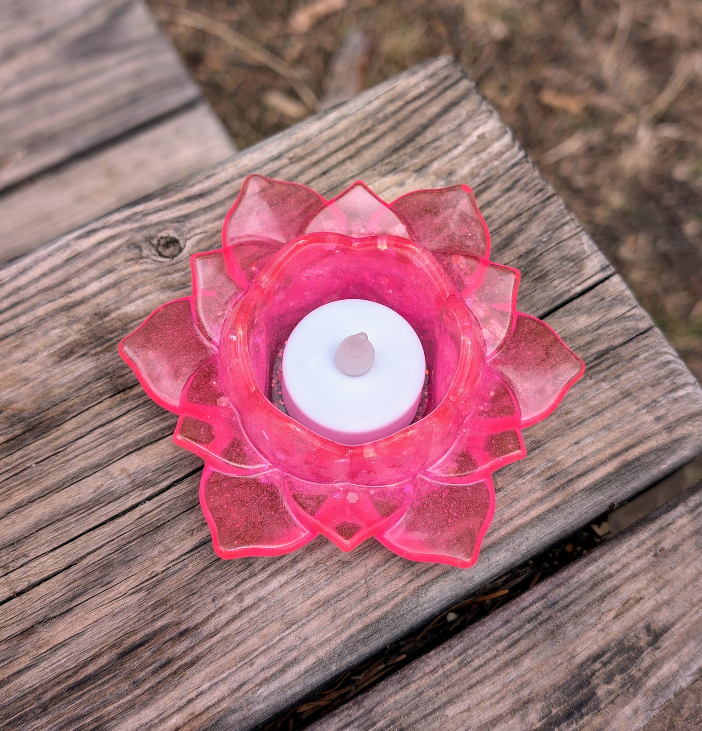 Bougeoir en résine en forme de lotus, fait main, décoration zen et spirituelle, idéal pour bougies chauffe-plat, ambiance apaisante.