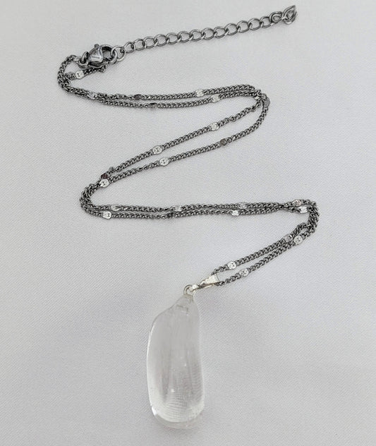 Collier en pierre naturelle bijou artisanal, lithothérapie, bien-être, énergie positive, protection, création unique, fait main, accessoire spirituel, cadeau original, cristal de roche brut