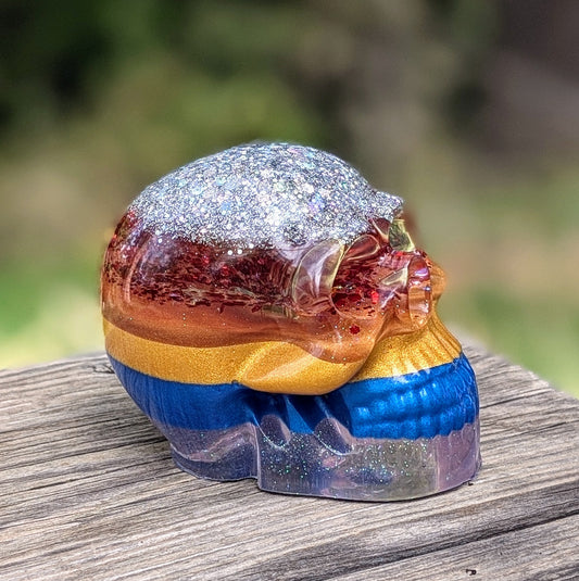 Crâne fait à la main en résine multicolore de 8 cm
