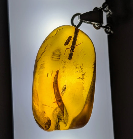 Collier fait main en ambre baltique naturel, pierre de couleur miel montée sur chaîne en acier inoxydable hypoallergénique, bijou artisanal pour femme, style bohème et lithothérapie