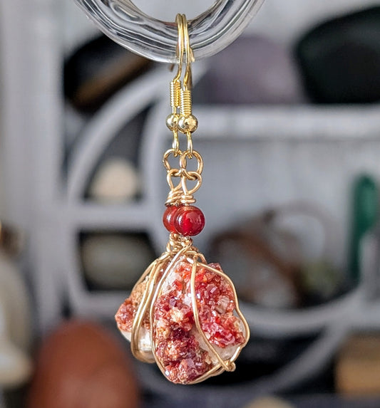 Collier en pierre naturelle bijou artisanal, lithothérapie, bien-être, énergie positive, protection, création unique, fait main, accessoire spirituel, cadeau original, parure vanadinite brut