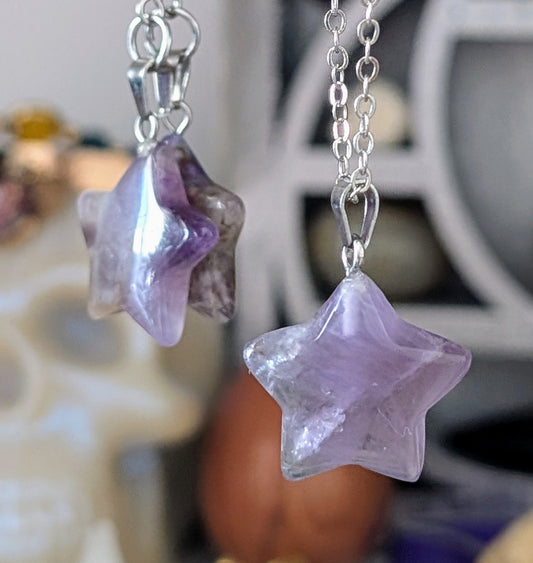 Collier en pierre naturelle bijou artisanal, lithothérapie, bien-être, énergie positive, protection, création unique, fait main, accessoire spirituel, cadeau original, parure d'améthyste en forme d'étoile