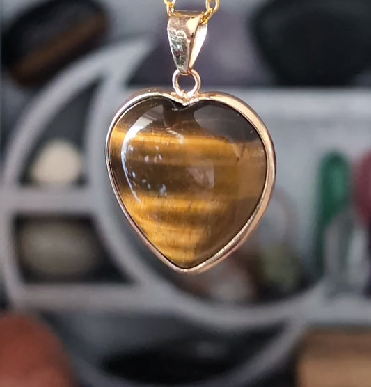 Collier en pierre naturelle bijou artisanal, lithothérapie, bien-être, énergie positive, protection, création unique, fait main, accessoire spirituel, cadeau original, œil du Tigre en forme de cœur