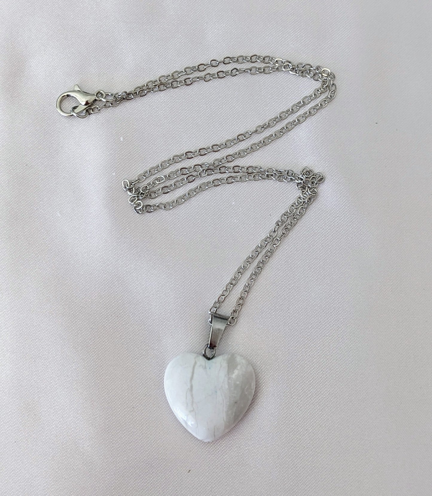 Collier Howlite