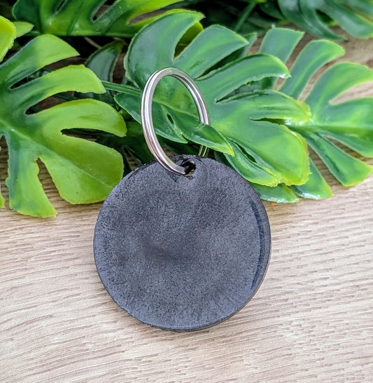 Médaille personnalisée pour chien, réalisée à la main en résine, avec choix de couleur et inscription du prénom en forme de rond 