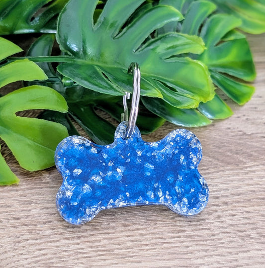 Médaille personnalisée pour chien, réalisée à la main en résine, avec choix de couleur et inscription du prénom en forme d'os