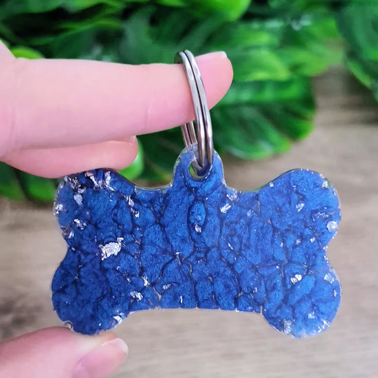 Médaille personnalisée pour chien, réalisée à la main en résine, avec choix de couleur et inscription du prénom en forme d'os