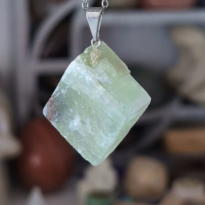 COLLIER CALCITE VERTE